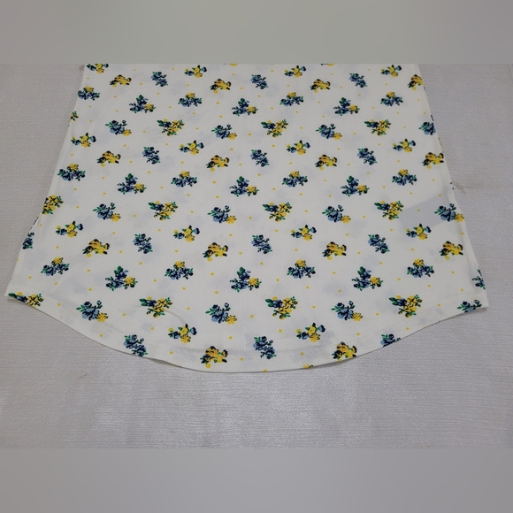 Juniors' Cut-Out Tee, Short Sleeve, White with Daisy Floral Design, JoeBoxer - Picture 7 of 8